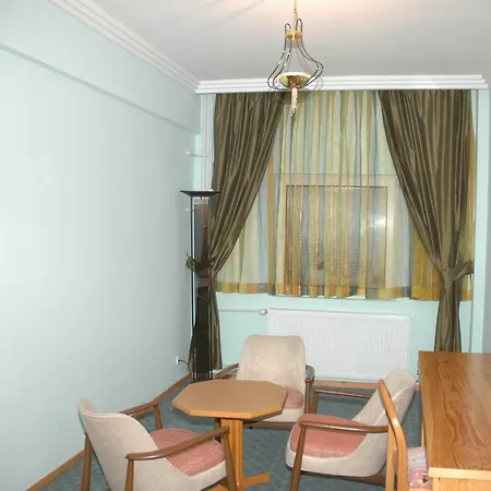 Kar Hotel 2*
